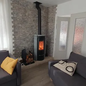 Appartement Entier Indépendant Au Dessus De Wi Fi Parking Gratuit Proche Et Centre, Sanary-sur-Mer
