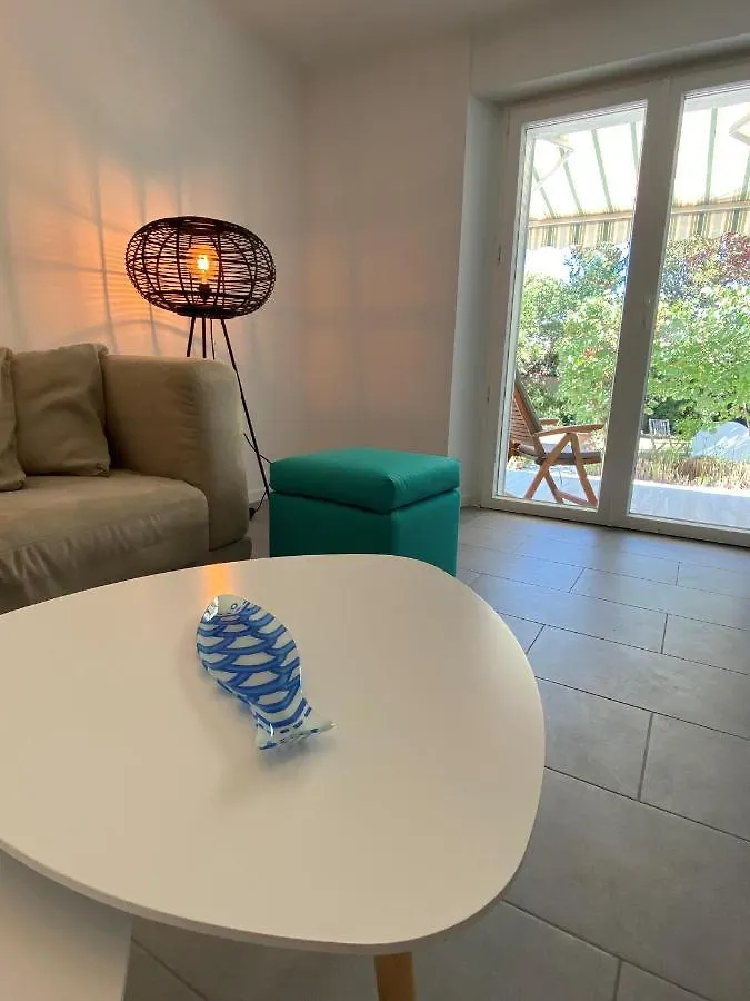 appartement rez de villa proche port et plages de Sanary France