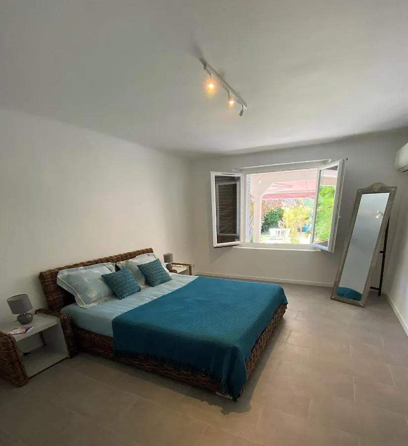 appartement rez de villa proche port et plages de Sanary
