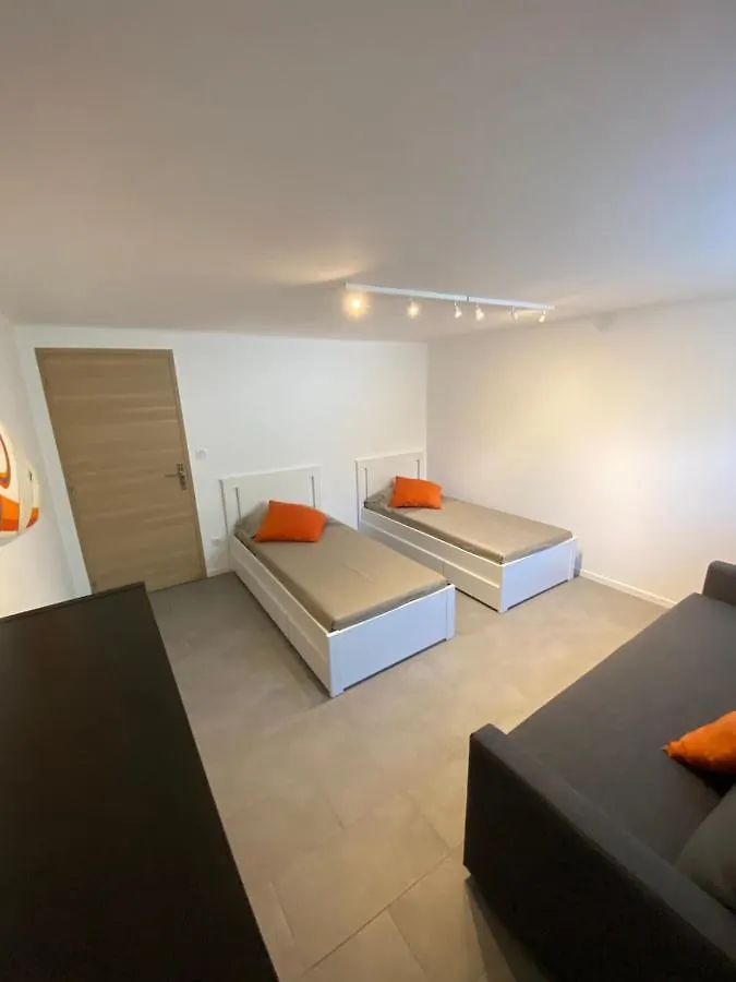 appartement rez de villa proche port et plages de Sanary