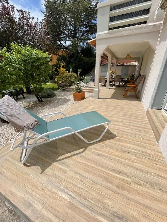 appartement rez de villa proche port et plages de Sanary