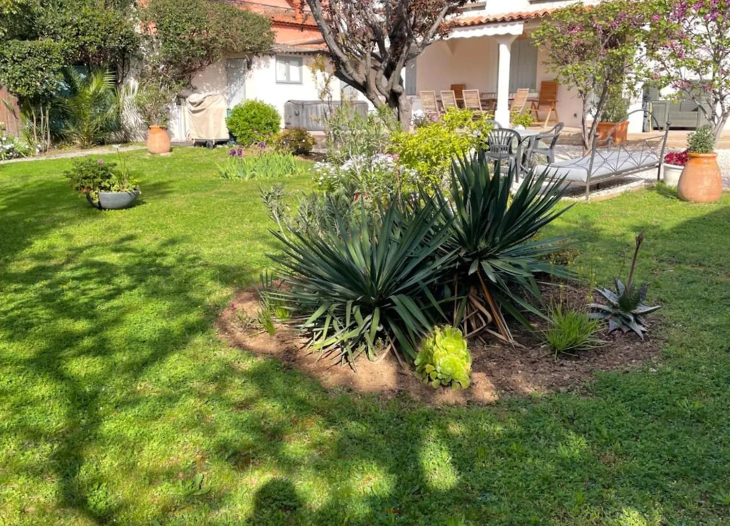 appartement rez de villa proche port et plages de Sanary