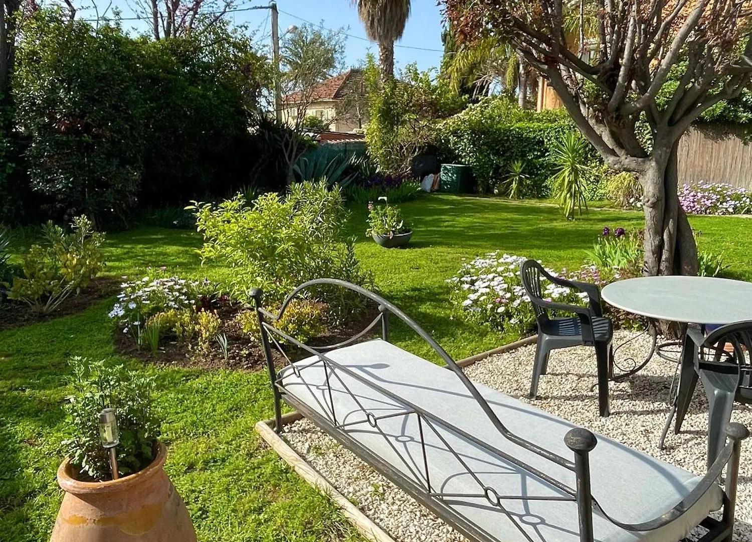 appartement rez de villa proche port et plages de Sanary France